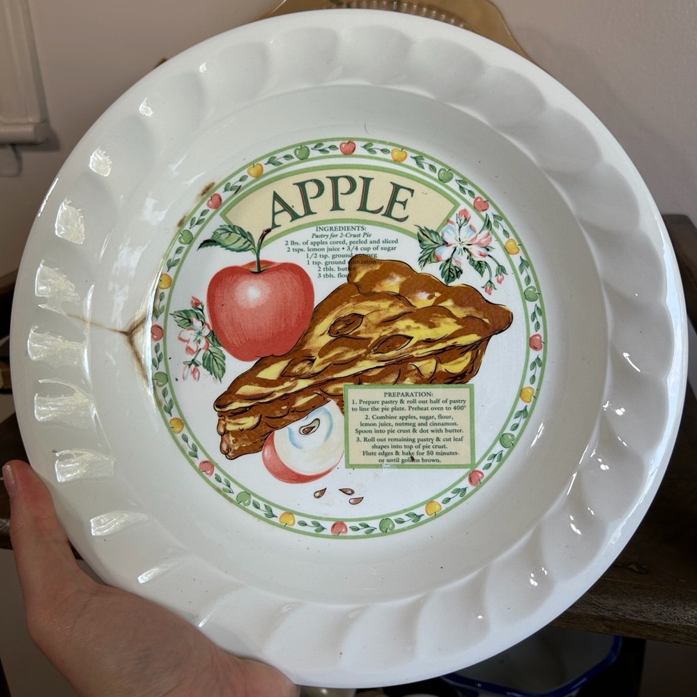 Apple Pie Ceramic Pie Dish - White with Fruit Design